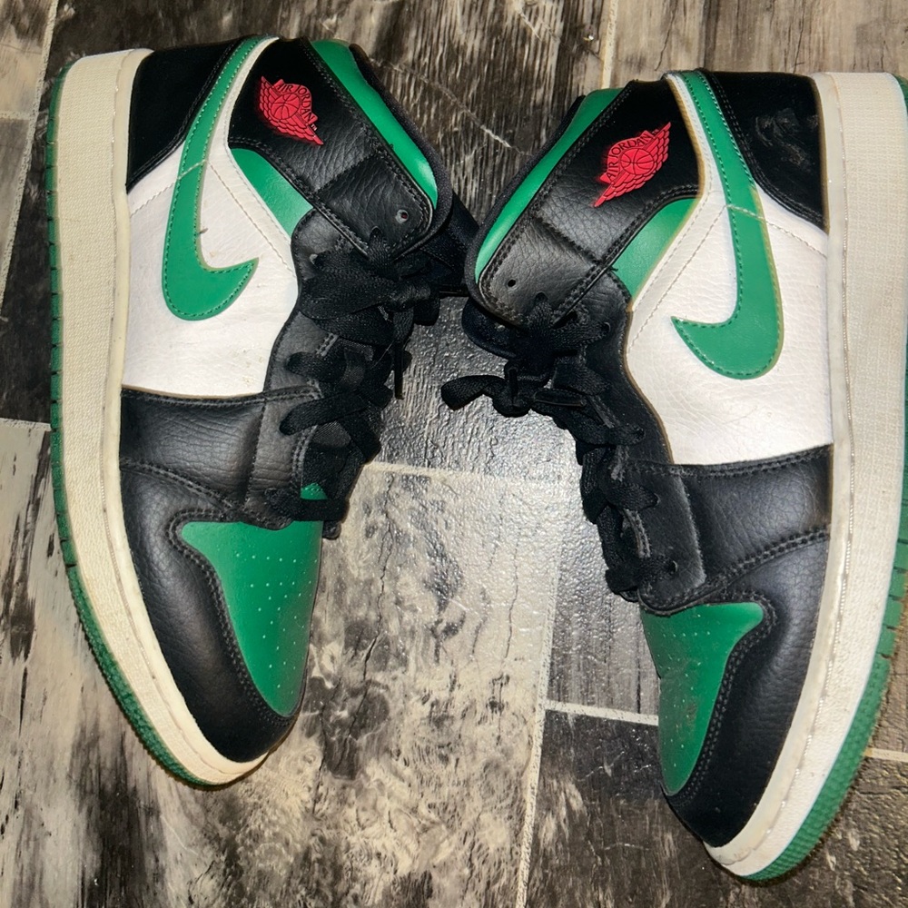 Jordan 1’s Mid Green Toe